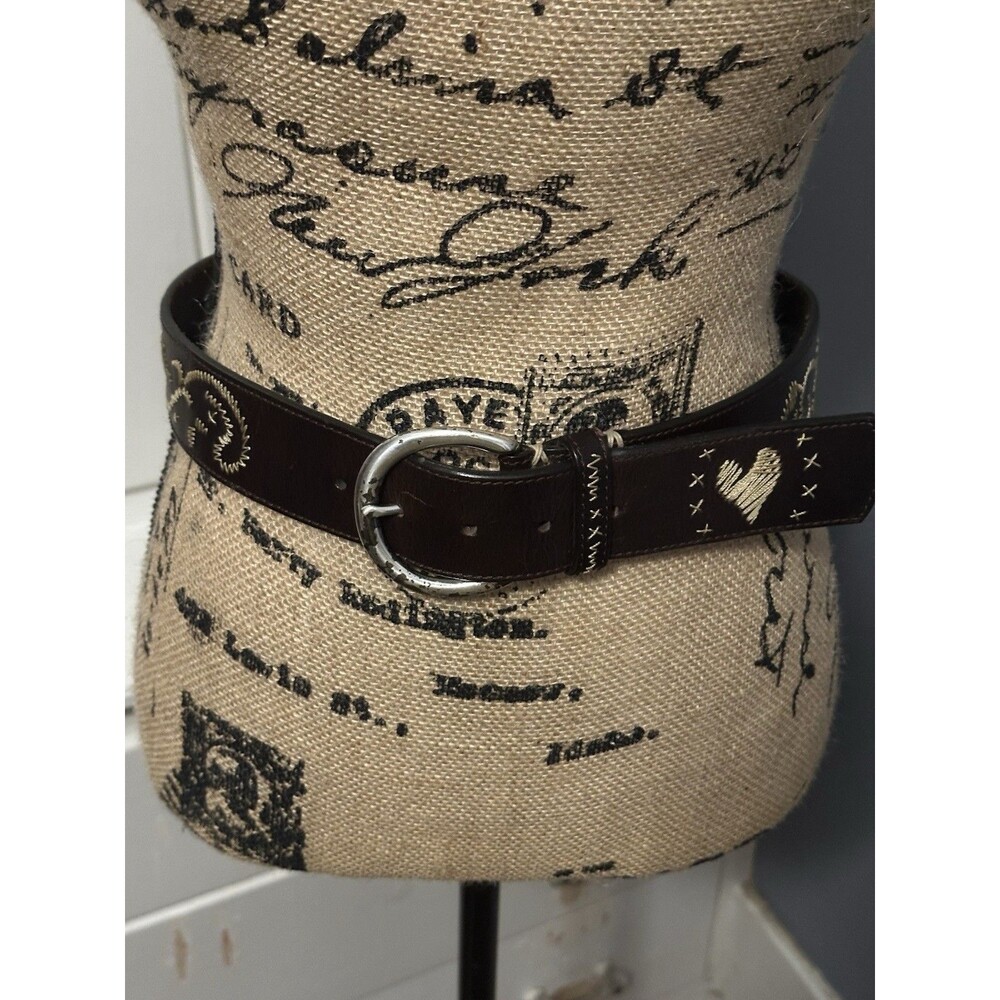 Cabela's Belt ML32 PC1398 91-3486 Brown Leather Embroidered Heart Details